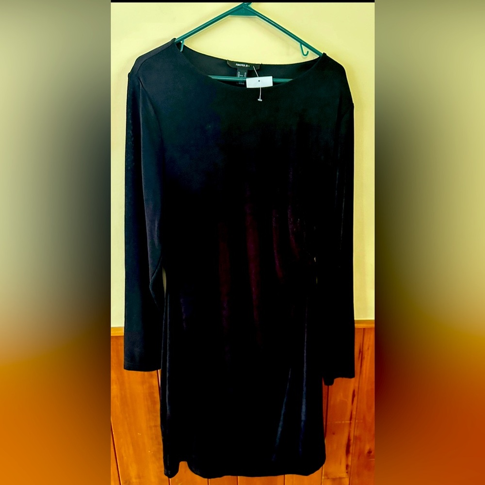 FOREVER 21 black dress, size 2X, long sleeved, beautiful dress.  NWT.